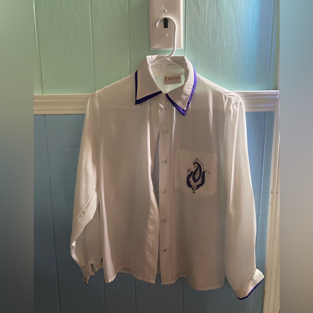 White/ blue button up shirt